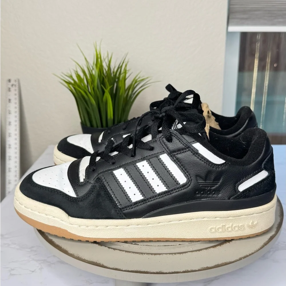 adidas Forum Low Black White Leather Vintage‎ Style Basketball Sneakers M8/W7